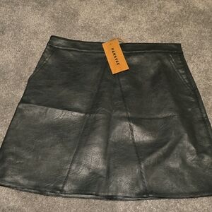 Fahsyee Faux Leather Black Skirt